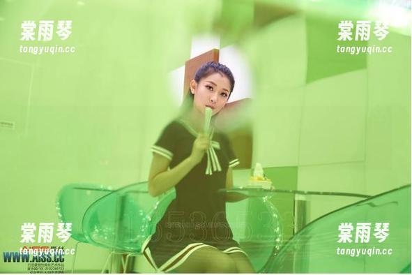 AISS爱丝(钻石版) - 若兮画册特辑：一边翻图集，一边wondering，她怎么坐得那么自然？