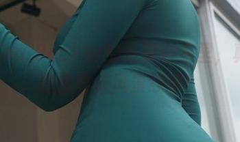 在Alina Becker的长腿合集里，真的是腿部自成风景线啊！