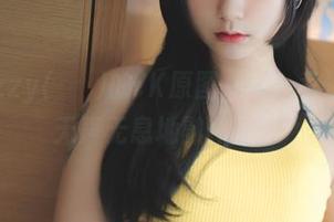 观看Hizzy(히지)的JK原图，哦，幸福感好像无声无息地融化了。