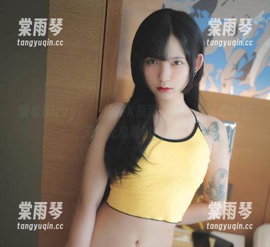 观看Hizzy(히지)的JK原图，哦，幸福感好像无声无息地融化了。