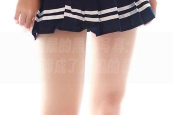 ROSI - 杨晨晨的黑色写真：什么时候我们的衣服都成了潮流的最佳配角？