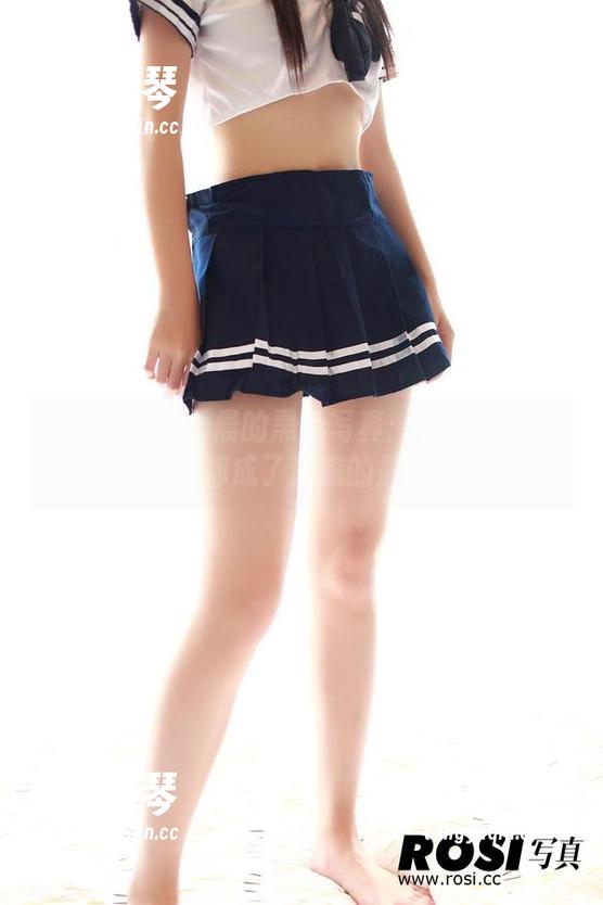ROSI-杨晨晨 ROSI - 杨晨晨的黑色写真:什么时候我们的衣服都成了潮流的最佳配角?