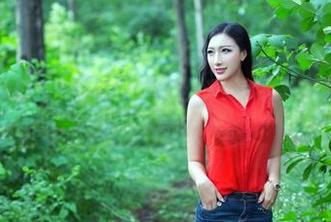TuiGirl推女郎 - 王馨瑶女友套图，光影和姿态之间，微妙又耐人寻味
