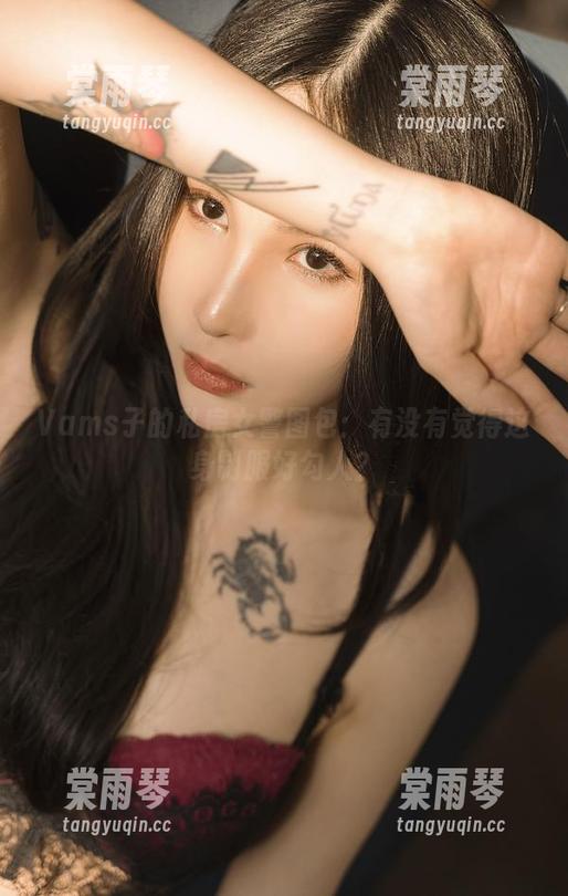 Vams子 Vams子的私房女警图包:有没有觉得这身制服好勾人?