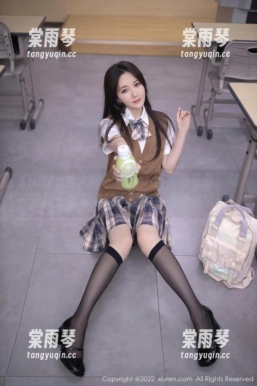 Xiuren秀人网-乔一一 Xiuren秀人网 - 乔一一连衣裙写真:每一条裙子都有它的小情绪,不信你试试!