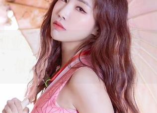 作品里职业装的每个细节，Yebin(전예빈)似乎在和你搞个小互动