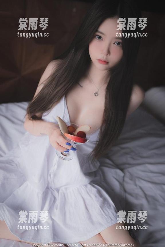 经过Yuka(유카)圣诞主题的写真后，还是觉得把自己裹进毛毯里更舒坦。