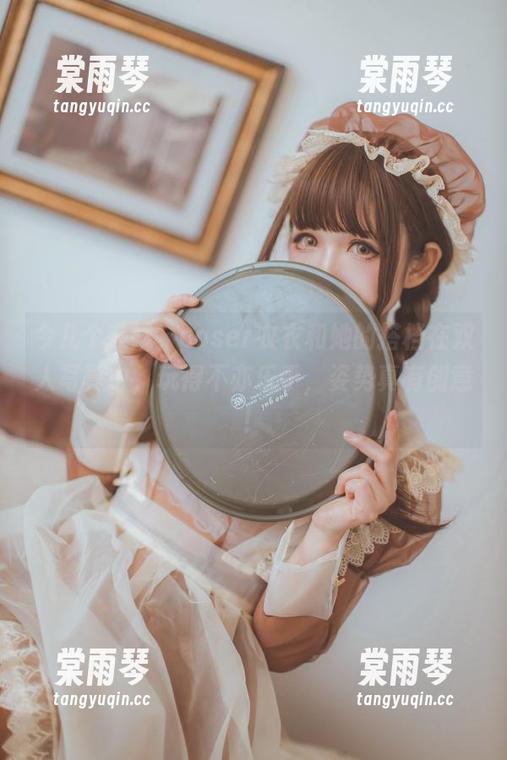 今儿个在线，coser衣衣和她的搭档在双人写真中，玩得不亦乐乎，姿势真有创意！