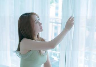 partycat轰趴猫 - Ellie艾栗栗的居家写真在线发售，真心希望别人人生太无趣。