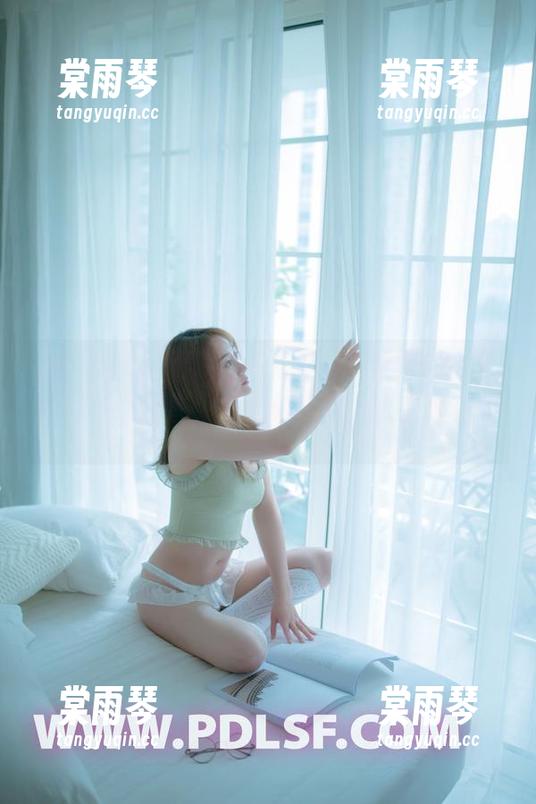 partycat轰趴猫 - Ellie艾栗栗的居家写真在线发售，真心希望别人人生太无趣。
