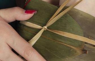 丽柜 - 免费图集里的高跟鞋：yuleba教你，穿好鞋子不一定得正经！