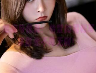 丽柜 - 蜷缩与优雅：怡萱的福利写真，居家时光不再无聊！