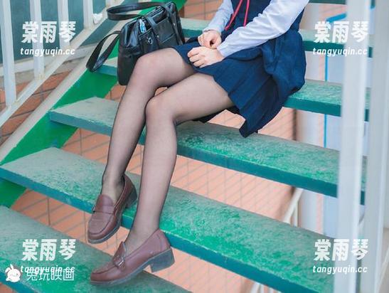 兔玩映画 兔玩映画:最新黑丝之窗,颜值高到让窗台都红了。
