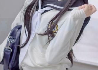 兔玩映画：当旗袍遇上制服，美图前的“挑战赛”