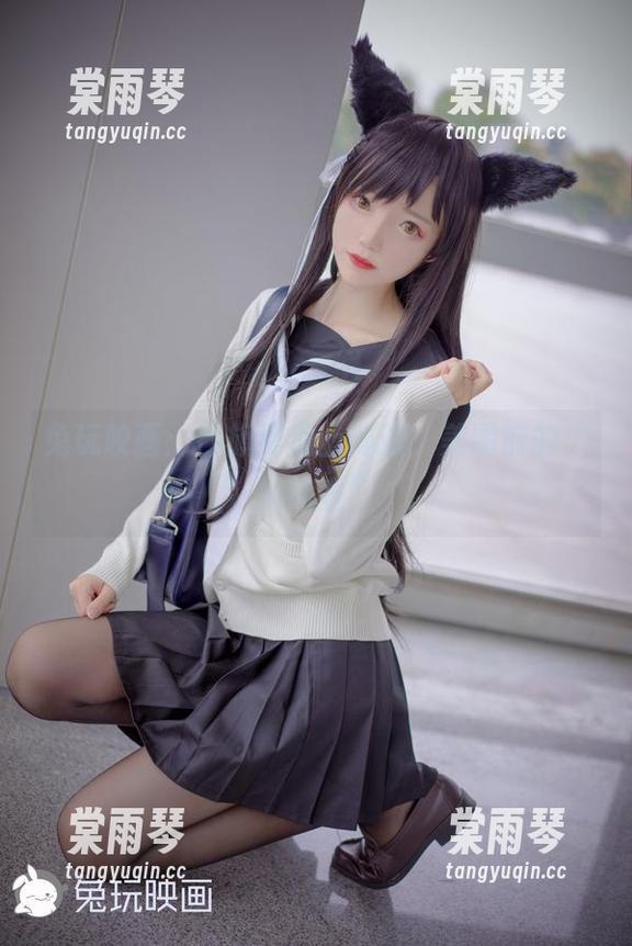 兔玩映画：当旗袍遇上制服，美图前的“挑战赛”
