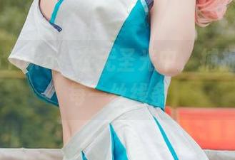 凉凉子rioko：在无圣光中，捕捉白丝的每一丝线条