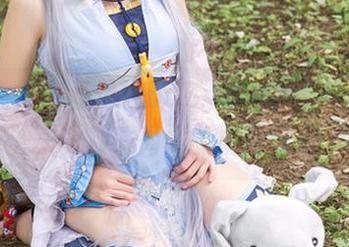 头条女神 - 杨漫妮baby的豹纹：HD壁纸，一秒成为你的桌面风景