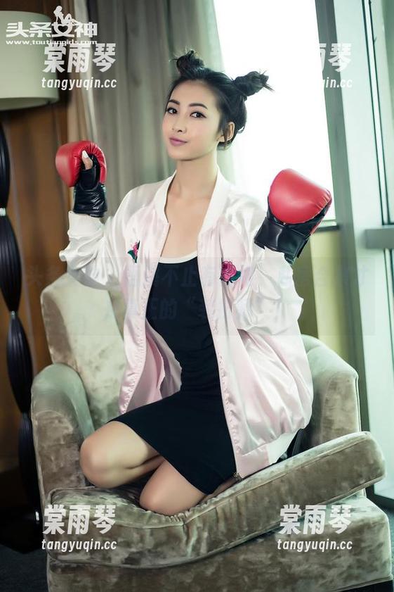 头条女神 - 语溪不止有白裙，私房合集才是真正的“装扮师”！