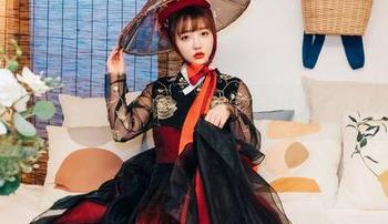 纯白主题的私拍合集，孙乐乐(손예은)向你传达了一种隐隐的自由感