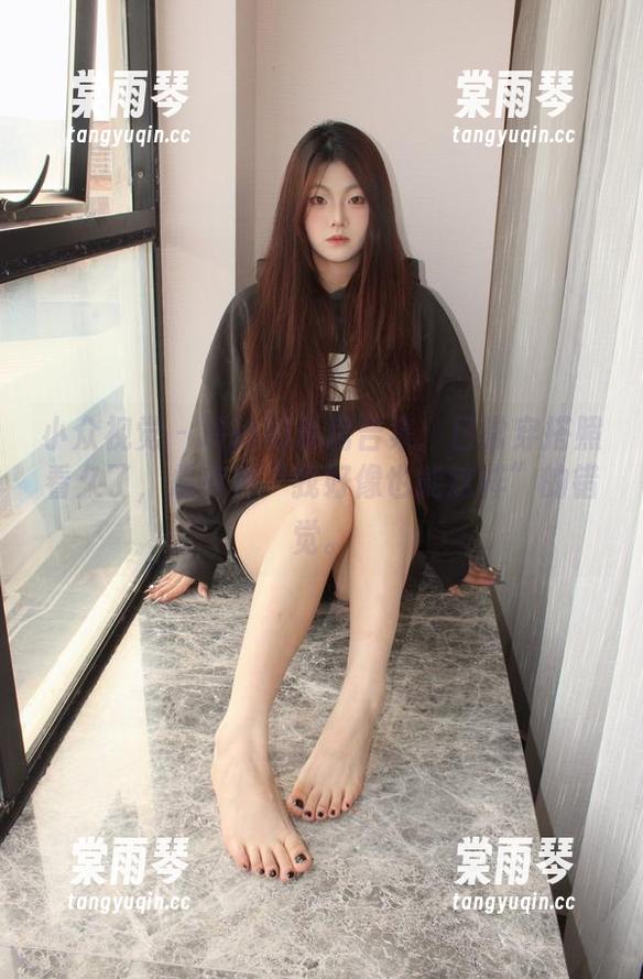 小众视觉-玲玲 小众视觉 - 玲玲的私房合集:日常穿搭照看久了,总有种“我好像也能这样”的错觉。