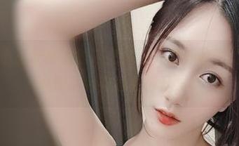 微密圈 - 小玉吃果冻的浴室探险，意外收到的套图，资源似乎另有潜力待开发。