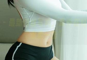 尤果网 - 最新肉丝写真，夏乔在灯光下的“温柔一击”