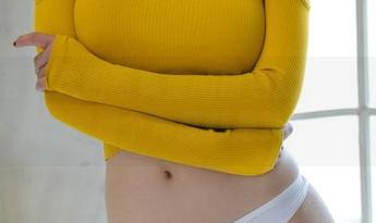 尤果网 - 这组写真里的粉色就像个小泡泡，米妮的每个角度都是梦中情境。