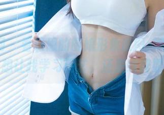 尤果网 - 看莉恩的厨娘形象原图，不知道她是想让我学习厨艺，还是纯粹耍帅？