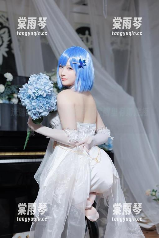洗脑的优香：屿鱼的写真套图里有海底捞的隐喻吗？