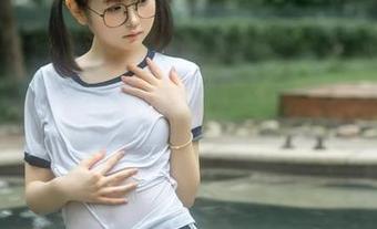 办公室里的美图不停歇，幼水铃衣果然不一般。