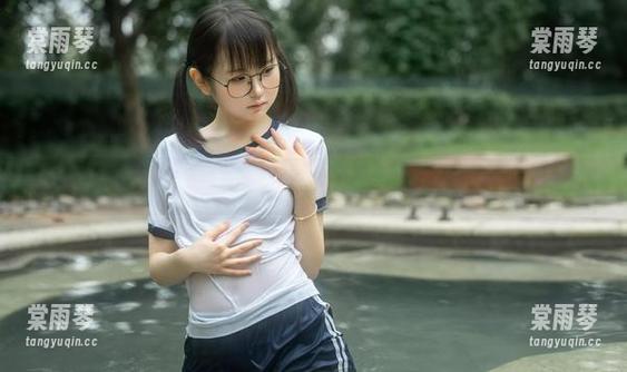 办公室里的美图不停歇，幼水铃衣果然不一般。