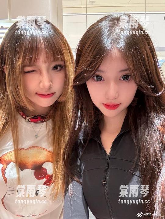 怡子yiii 戏里戏外的怡子yiii,校服作品分享,调皮的气息早已弥漫。