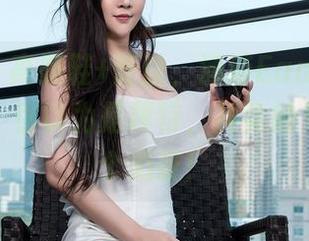 推女神 - 高跟鞋+蕾丝，沛沛Eankei的高清写真，你以为是模特，其实她只是想买个奶茶！