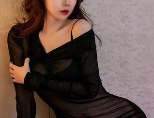 星颜社 - 李若汐的最新婚纱作品，不仅是个秀，更像是无心插柳的轻奢浪漫。