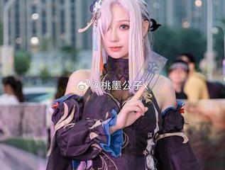 爱看原图的我，深感桃墨公子让万圣节蕾姆的形象，透出点不寻常的气息，真让人怀念。