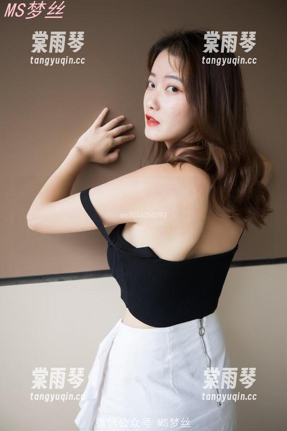 梦丝女神 - “苏柔”的在线套装，原图让我在镜子前摆pose，试图复刻，但果真差太多...