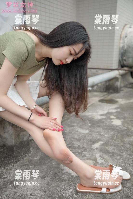 梦丝女神 - 魏婷婷的私房图集：穿棉袜也能出奇招，根本没想到吧！