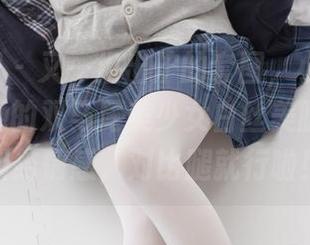 森萝财团 - 又一组出炉的套图，小奶糕Milky与她的双马尾美少女白丝美腿，何必纠结情感，对比腿就行啦！
