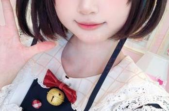 知性与可爱并存，看橙喵的护士写真，有种意想不到的契合。