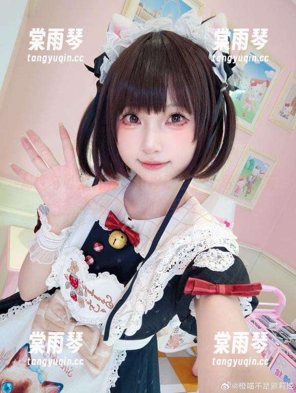 橙喵 知性与可爱并存,看橙喵的护士写真,有种意想不到的契合。