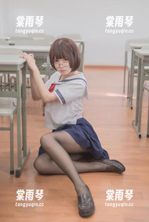 白金Saki穿上狂三校服，再配合这个POSE，我真想天天看却又舍不得…
