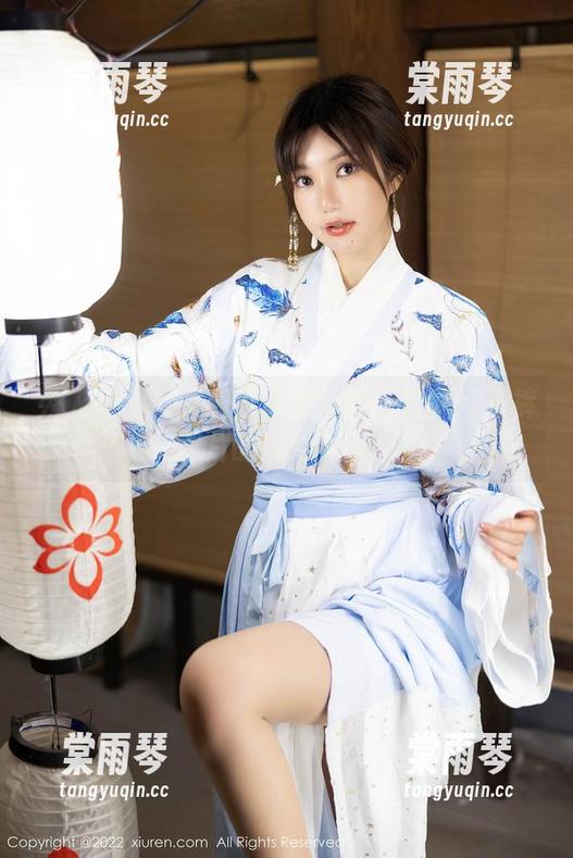 秀人网-初梦瑶 秀人网 - 仅限醋坛子的定制:初梦瑶短裤图片的尴尬真相。