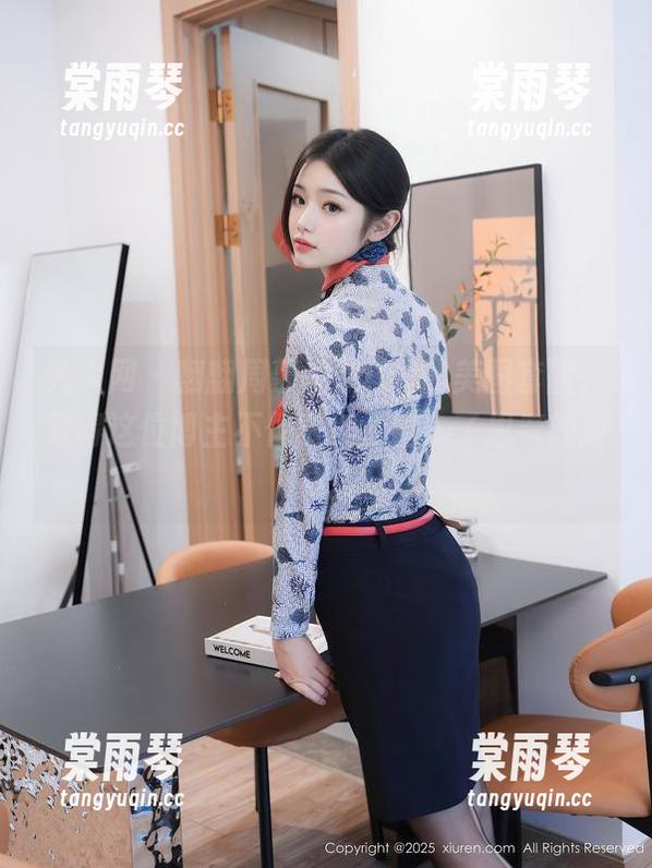 秀人网 - 翻翻周慕汐baby的美图套图，觉得这位博主不仅腿美，陷入了思考的深渊。