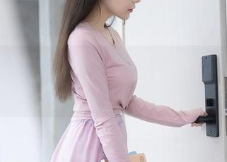 秀人网 - 桃妖天的眼镜——这一卷“渴望深邃”的写真壁纸