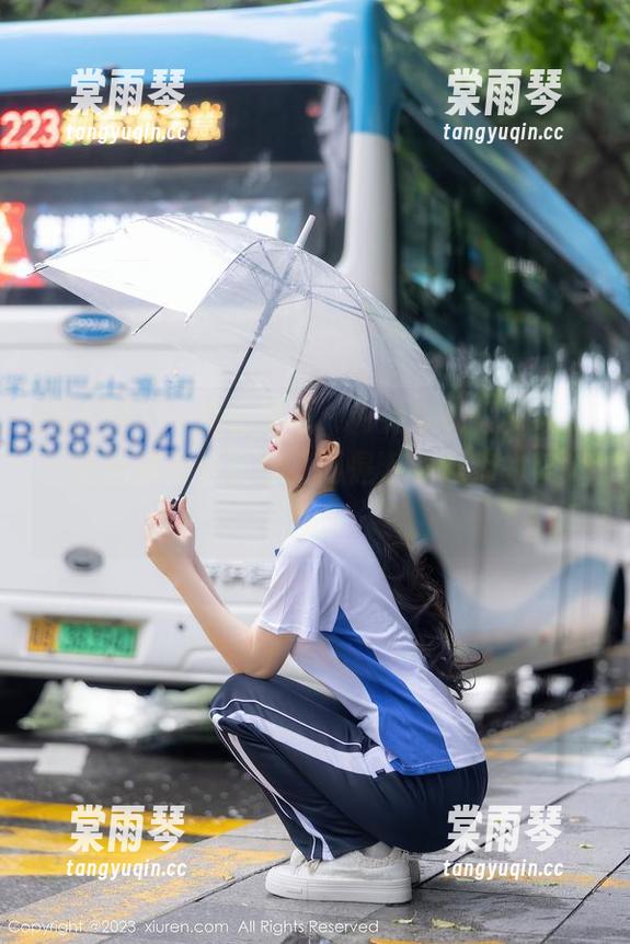 秀人网-瑶啊摇的瑶 秀人网 - 一点比基尼,两份瑶啊摇的瑶——这图集不只是看,而是潜入思绪的某个角落