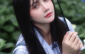秋山AkI的mirror彩云，又一部令人心动的写真集，资源都散发着光芒。