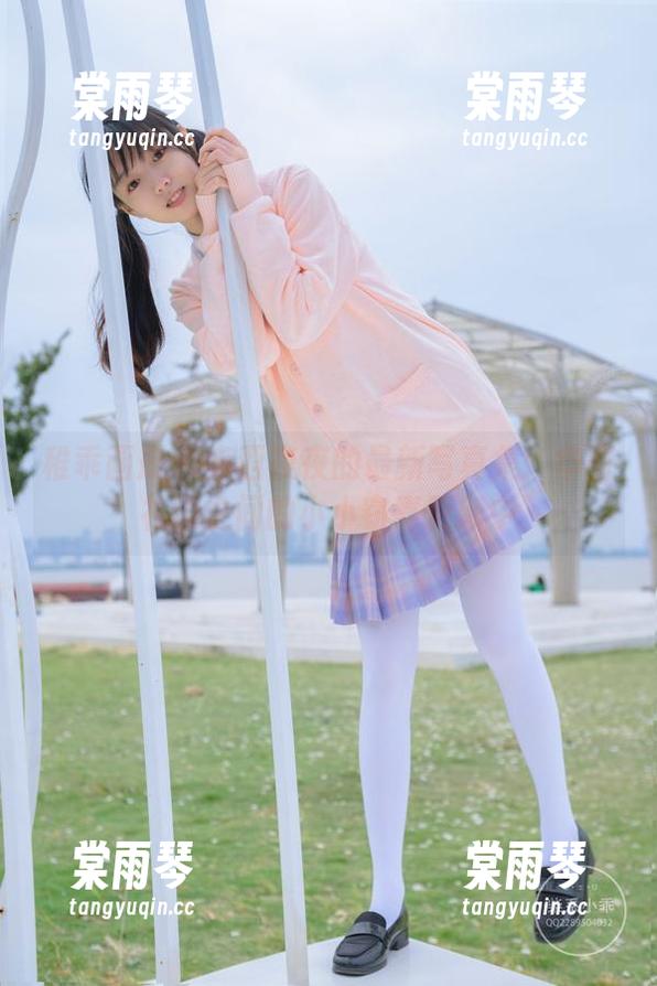 稚乖画册 - 赤西夜夜的最新写真集：华丽礼服之间的小小窃喜更新中