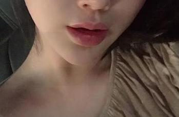 微密圈 - 再次被紫色哒豚豚的女孩福利照片击中，全身都在说：再来一张！