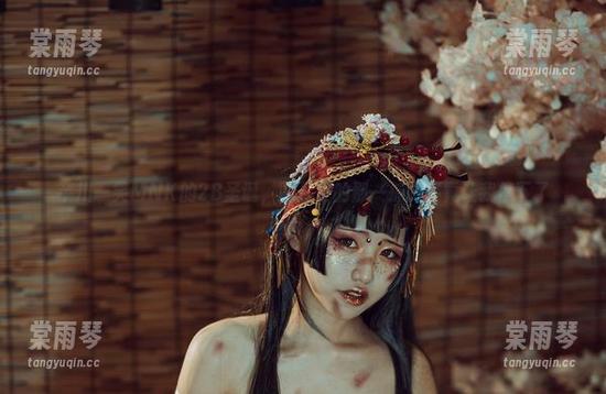 芊川一笑MNK的2B圣诞，图片里的那一抹微笑竟让我停下了