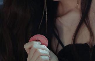 一杯热奶茶，一份苏嫣嫣阿姨的初冬美图，完美搭配！